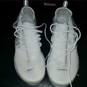 nike women’s prestos